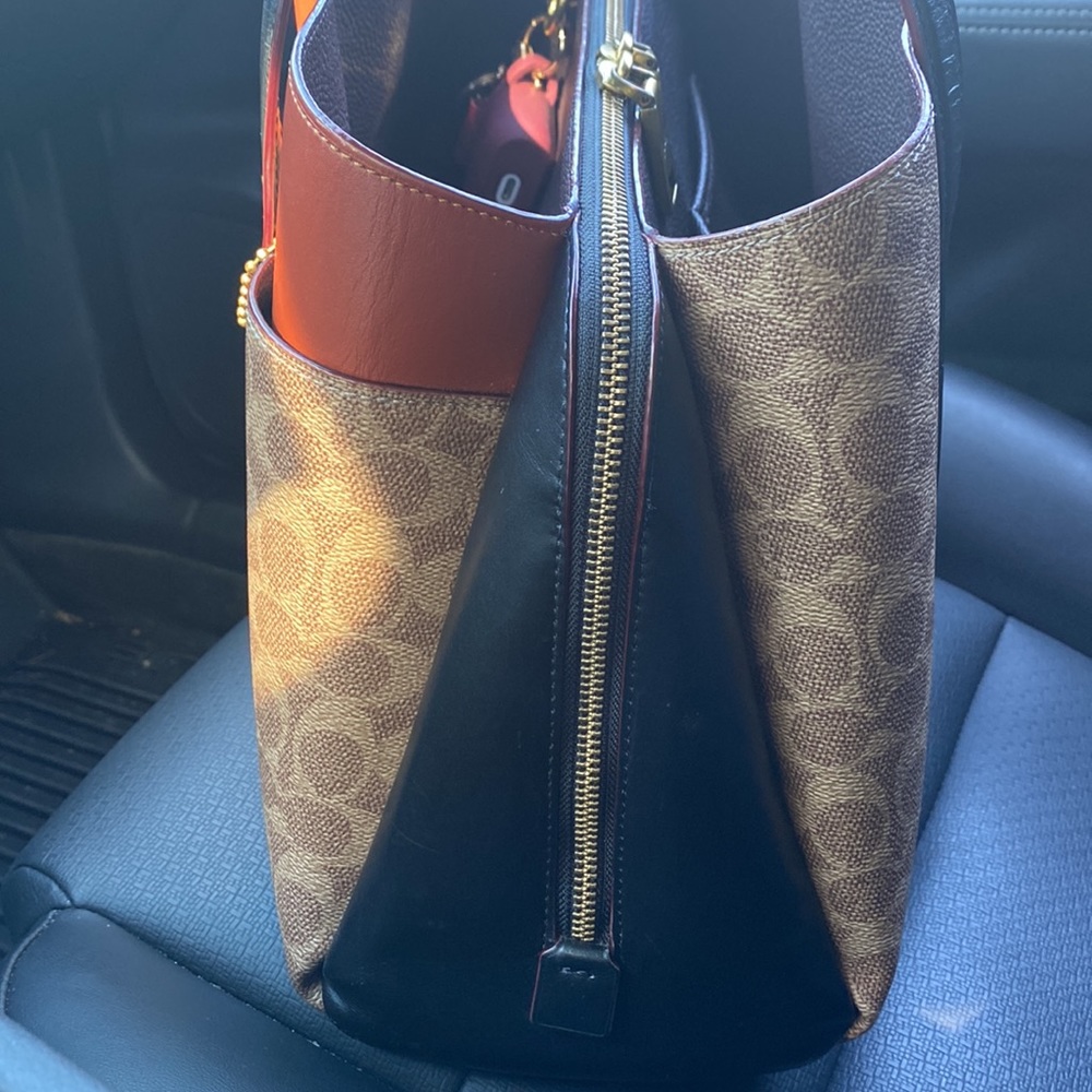 Signature Colorblock Lora Carryall - image 2